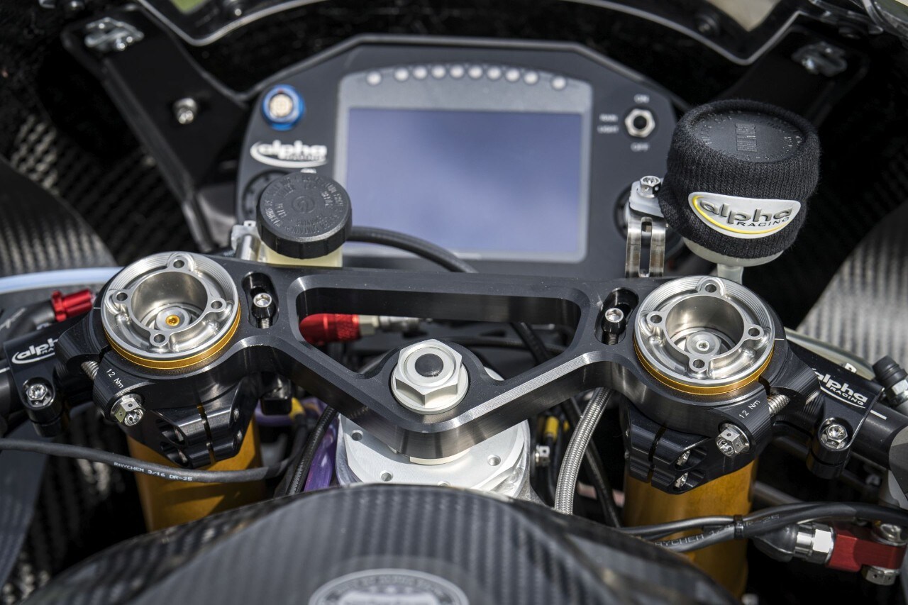 DueruoteTG #238 - Abbiamo guidato in pista la BMW che corre in SBK! 